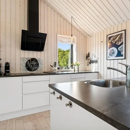 Kristiarn - 1-1km From The Sea By Interhome